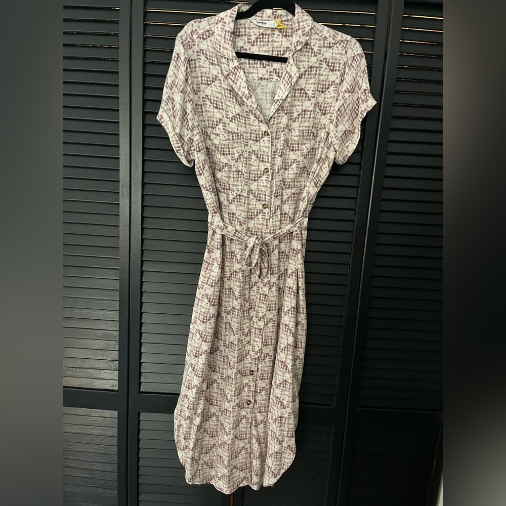 Sonoma Dress. Size Large. Purple and White with Belt